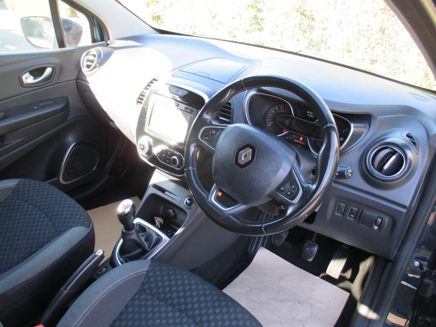 Used Renault Captur 2017 for sale - 77969763: Photo 17