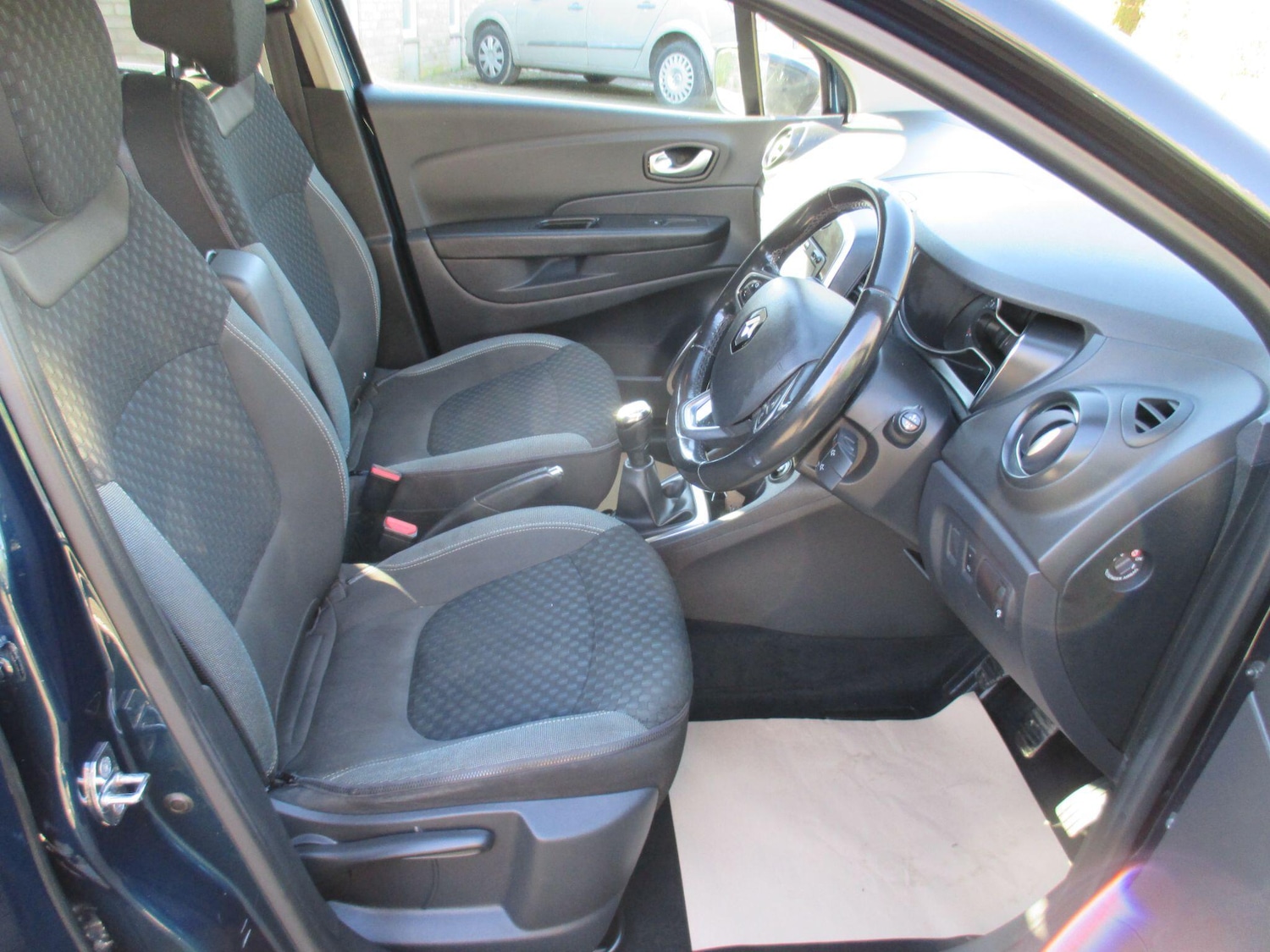 Used Renault Captur 2017 for sale - 77969763: Photo 23