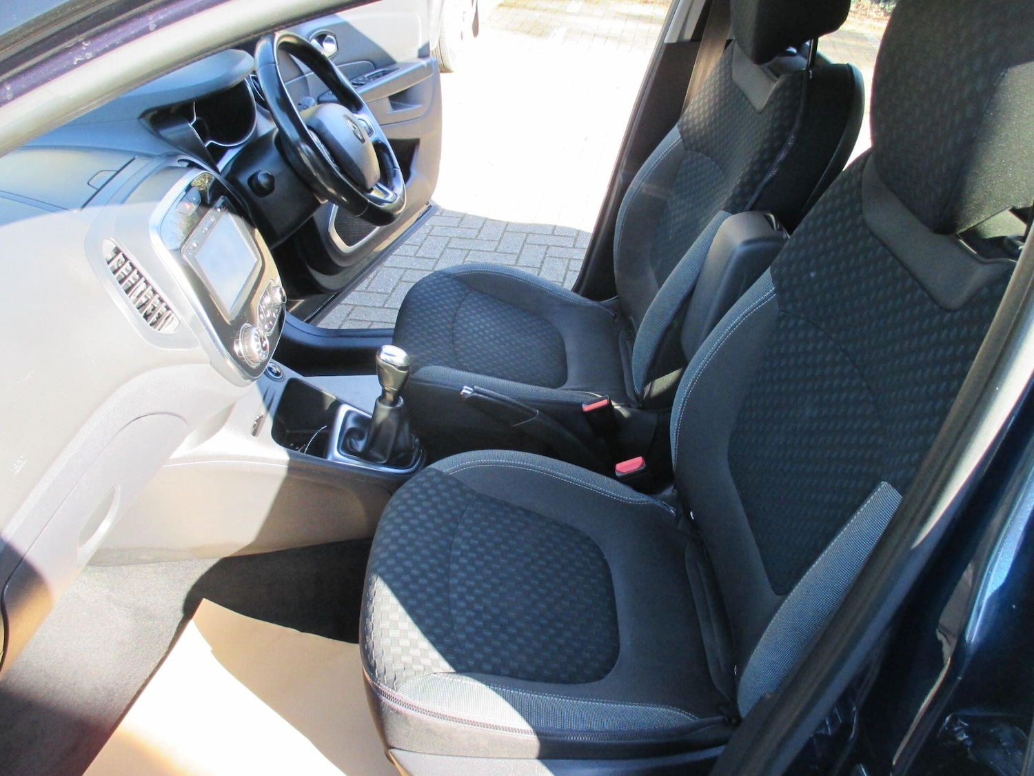 Used Renault Captur 2017 for sale - 77969763: Photo 25