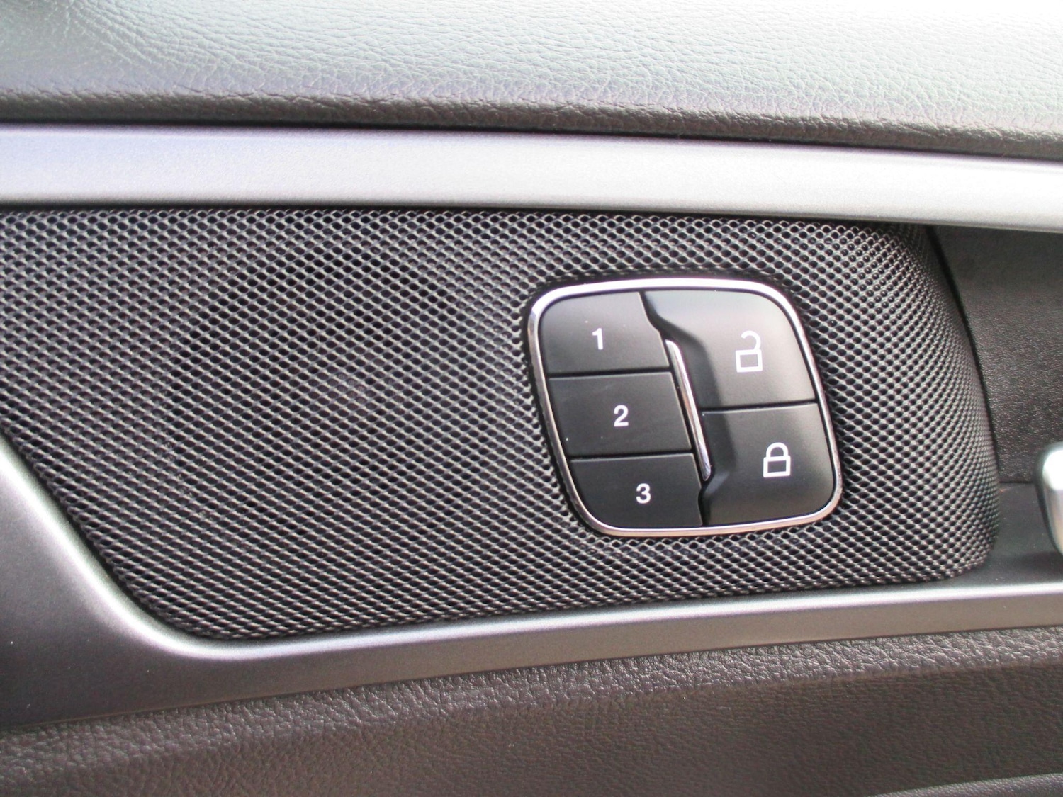 Used Ford Mondeo 2017 for sale - 78072311: Photo 46