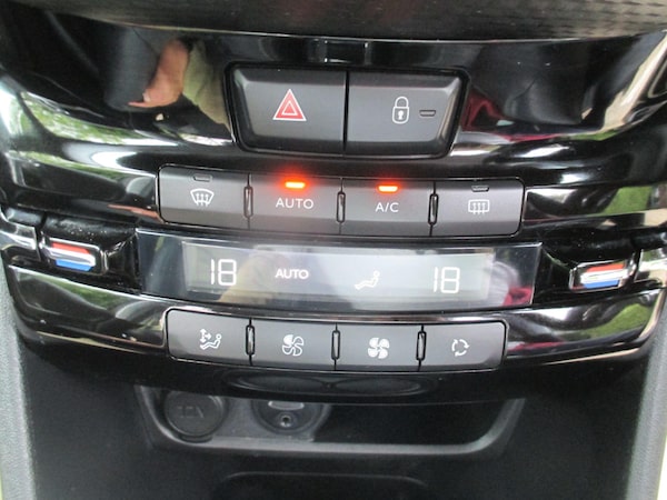 Used Peugeot 2008 2016 for sale - 76226488: Photo 20