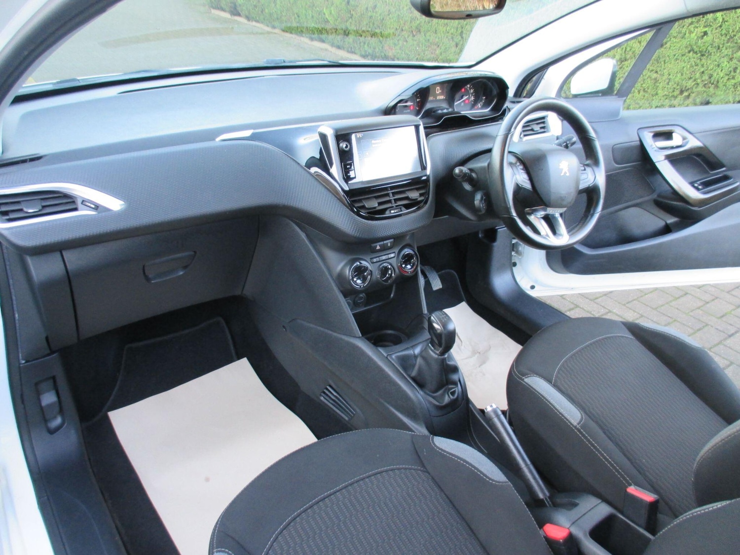 Used Peugeot 208 2015 for sale - 77882881: Photo 15