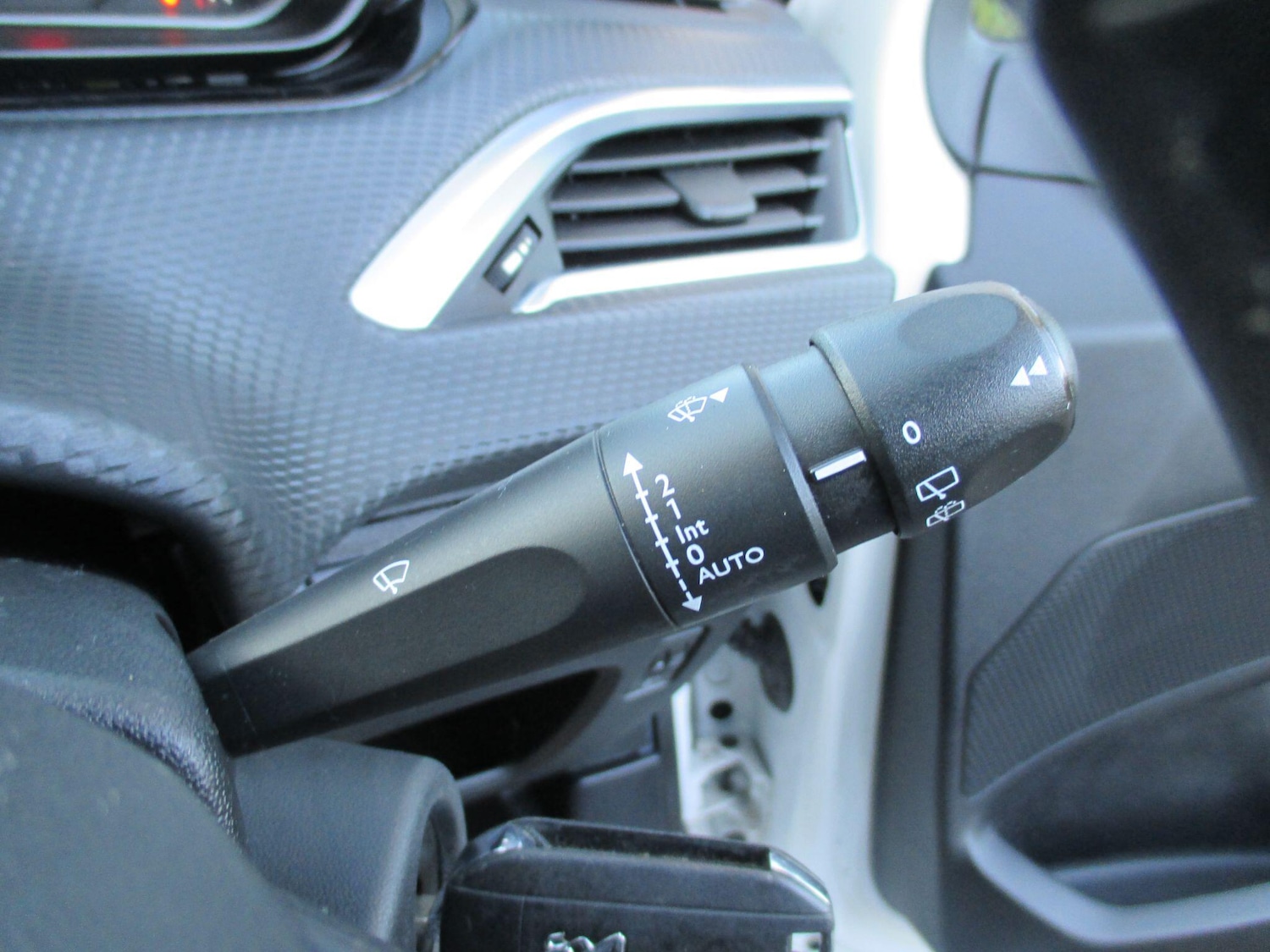 Used Peugeot 208 2015 for sale - 77882881: Photo 30