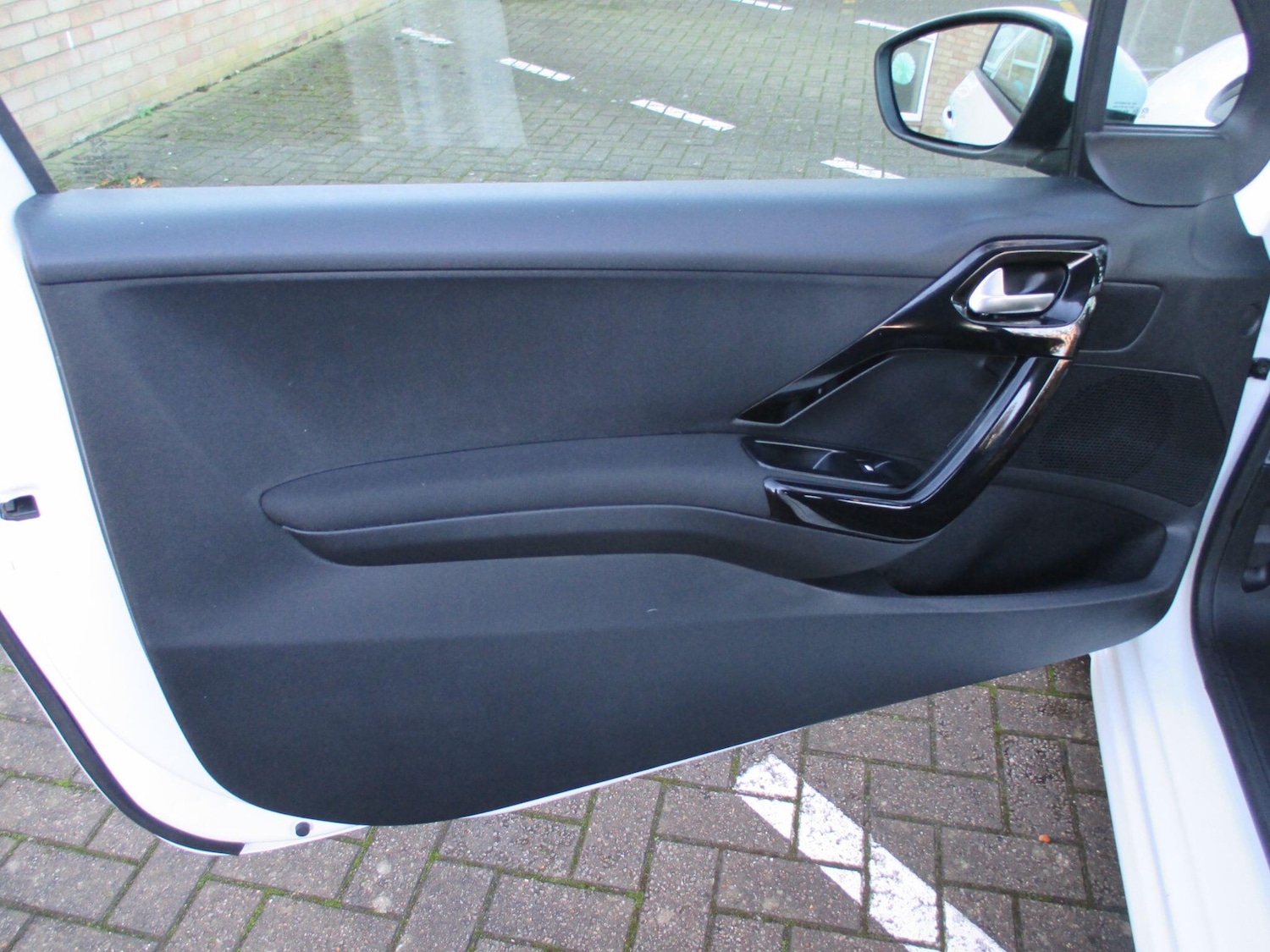 Used Peugeot 208 2015 for sale - 77882881: Photo 38