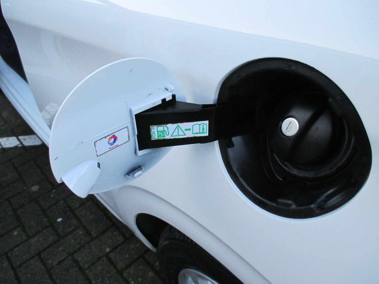 Used Peugeot 208 2015 for sale - 77882881: Photo 41