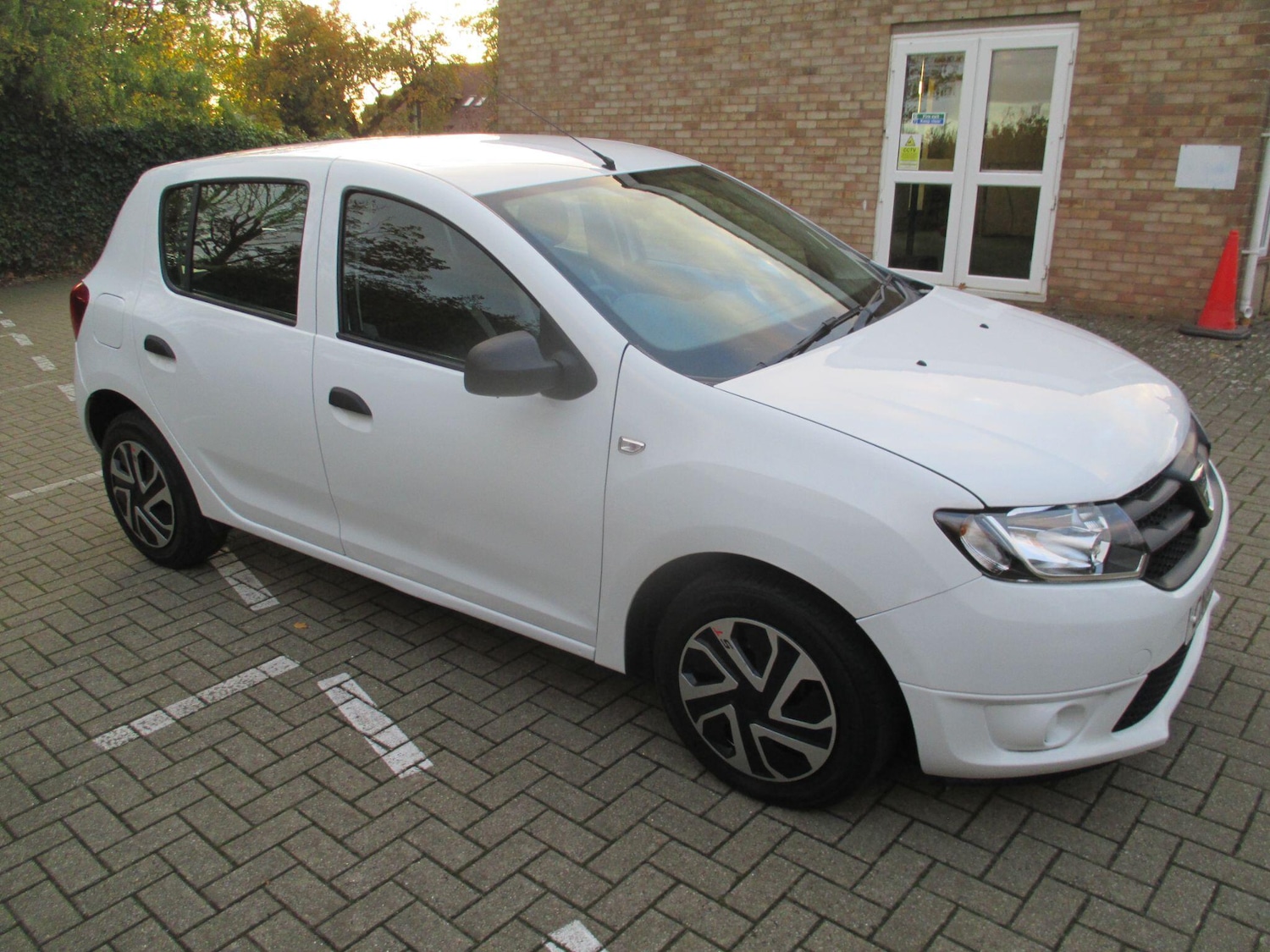 Used Dacia Sandero 2015 for sale - 76409126: Photo 1