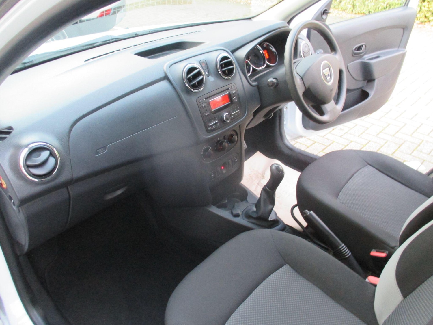 Used Dacia Sandero 2015 for sale - 76409126: Photo 15