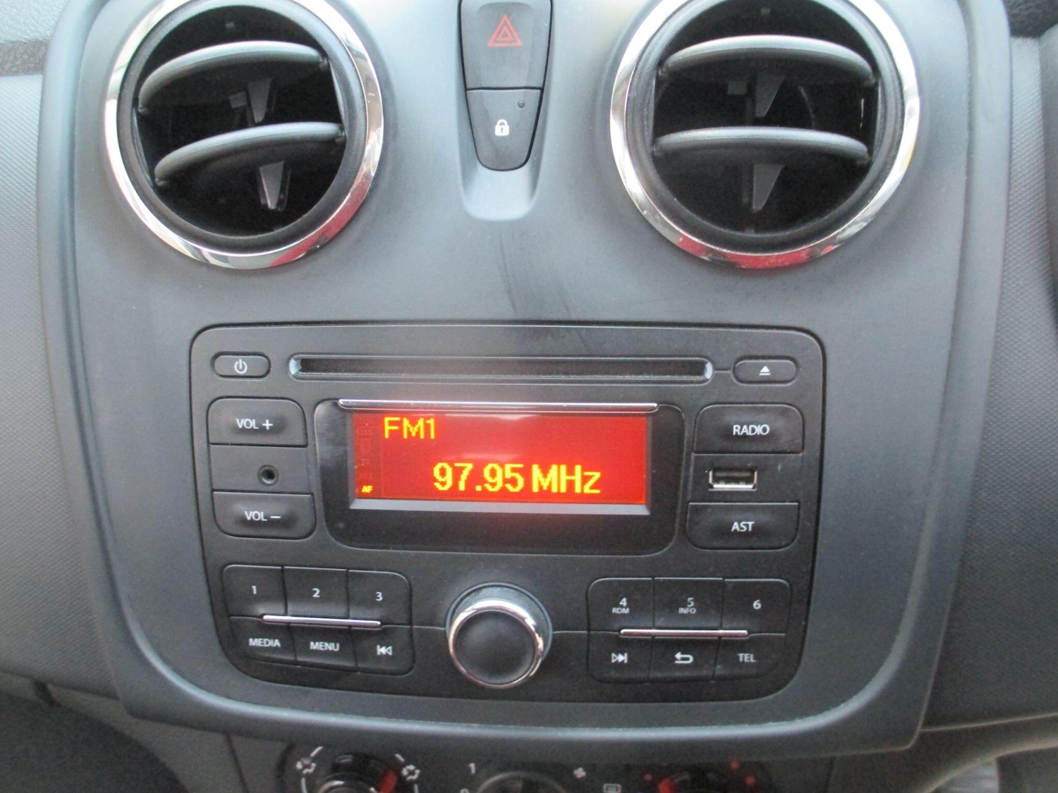 Used Dacia Sandero 2015 for sale - 76409126: Photo 19