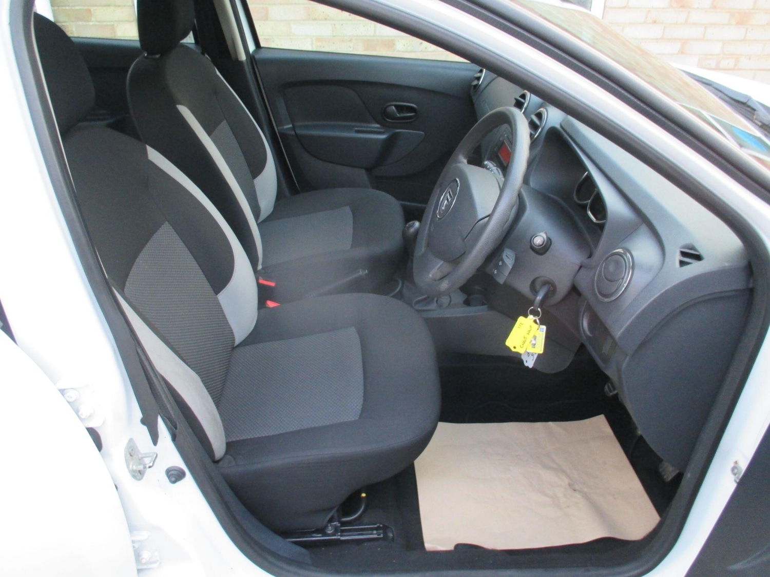 Used Dacia Sandero 2015 for sale - 76409126: Photo 23