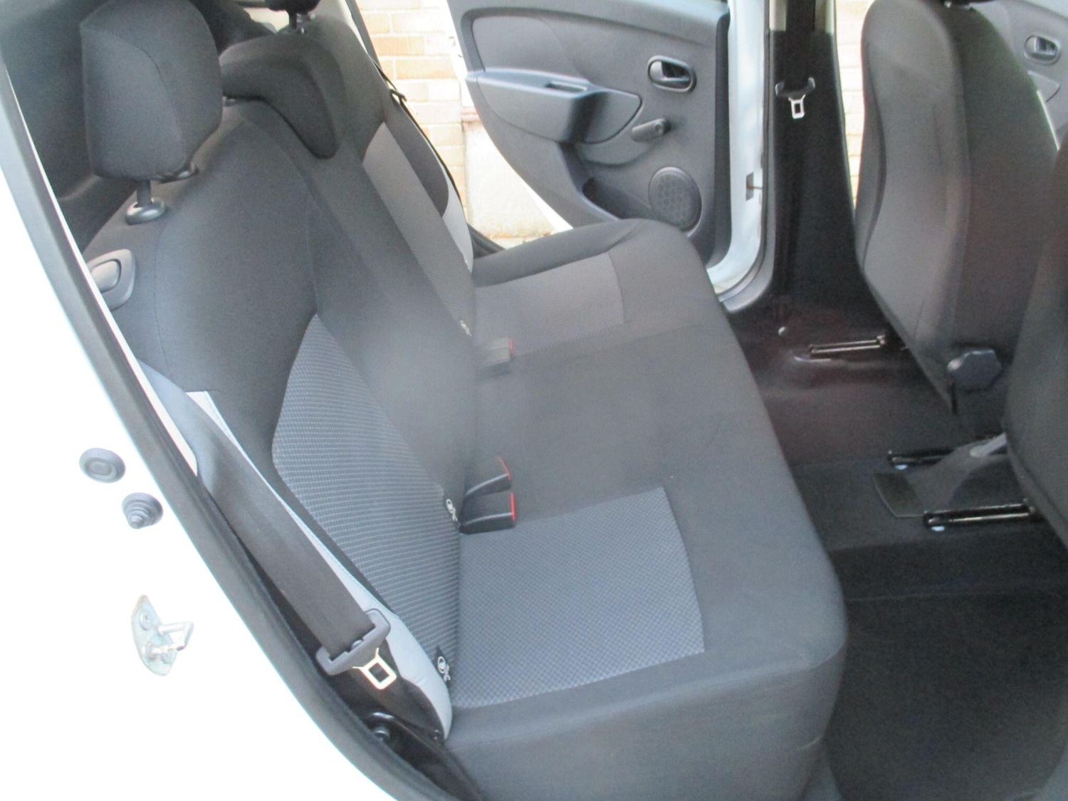 Used Dacia Sandero 2015 for sale - 76409126: Photo 28