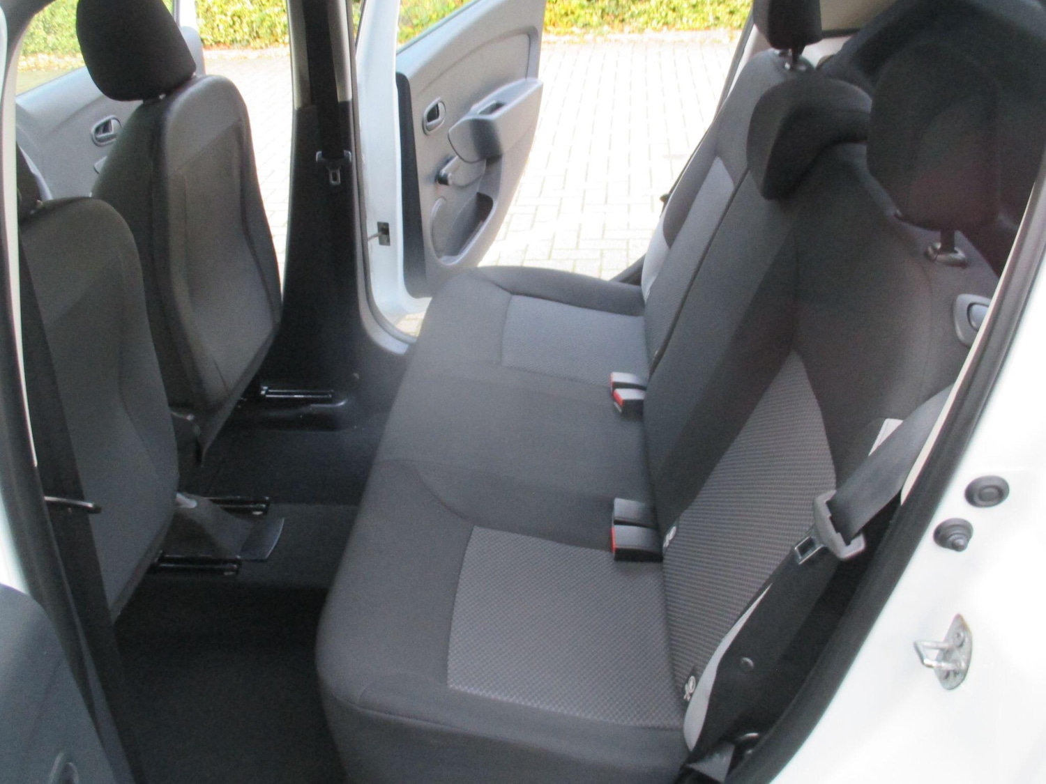 Used Dacia Sandero 2015 for sale - 76409126: Photo 30