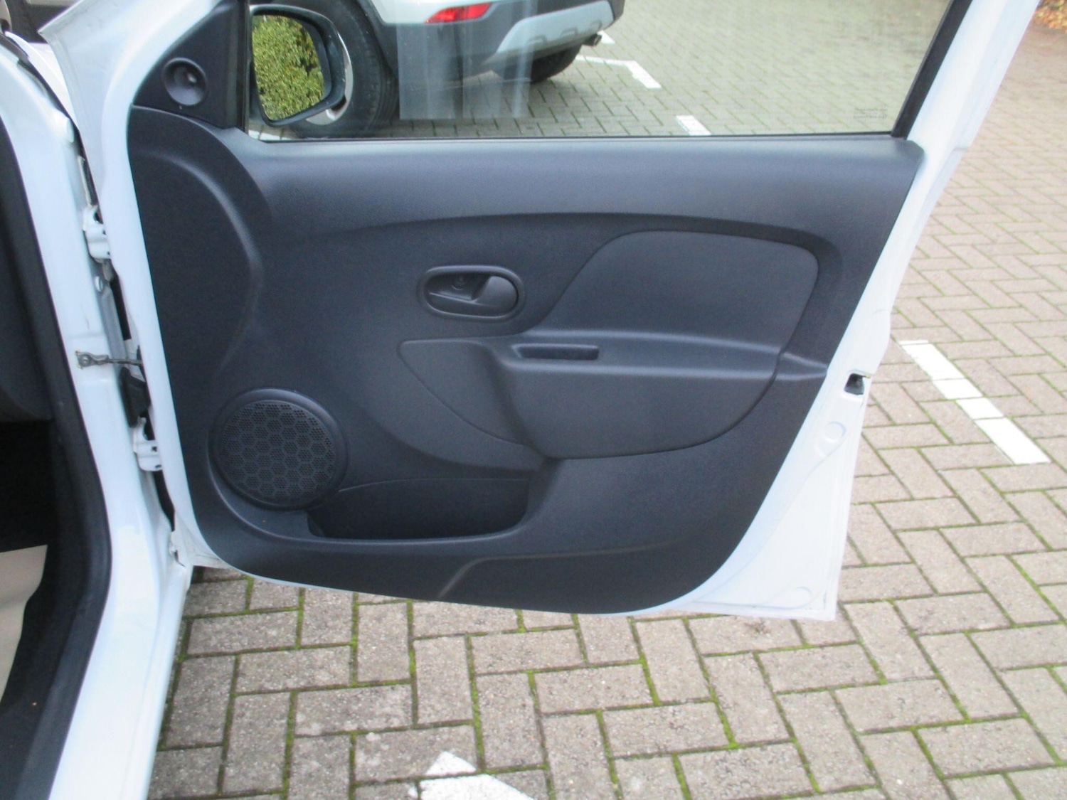 Used Dacia Sandero 2015 for sale - 76409126: Photo 35