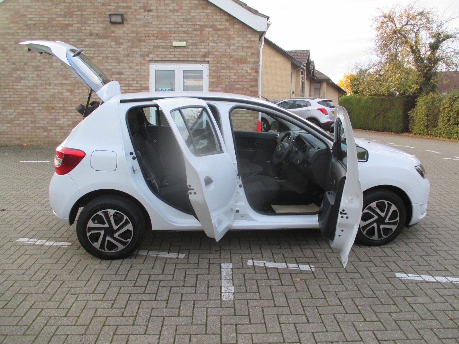 Used Dacia Sandero 2015 for sale - 76409126: Photo 9