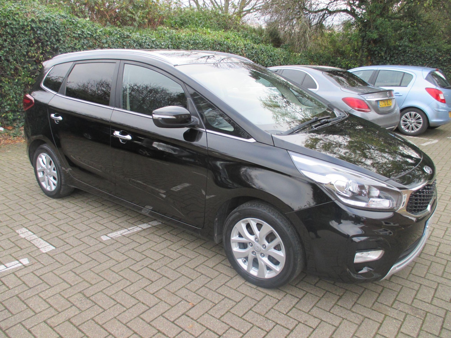 Used Kia Carens 2017 for sale - 76657048: Photo 1