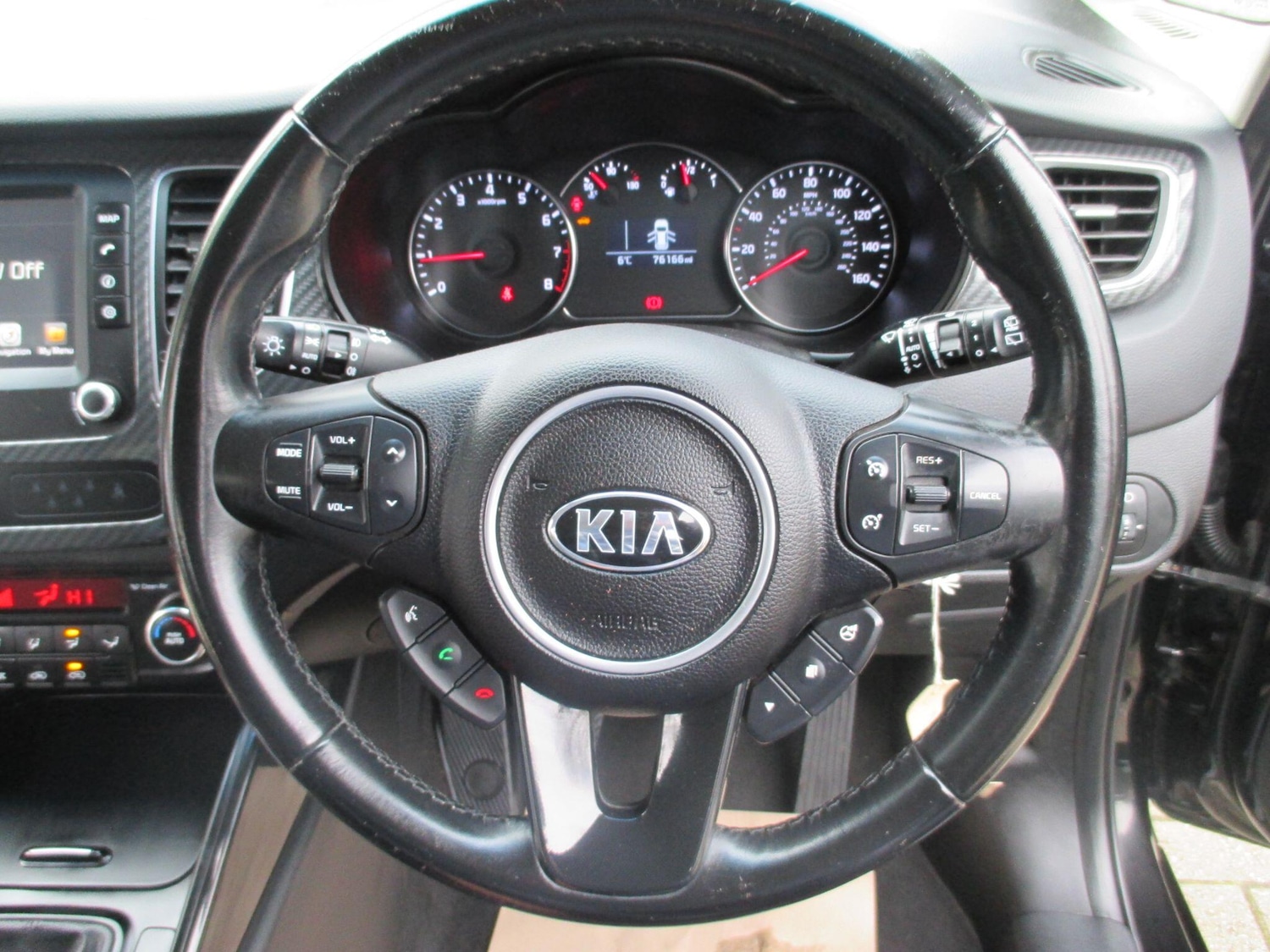 Used Kia Carens 2017 for sale - 76657048: Photo 17