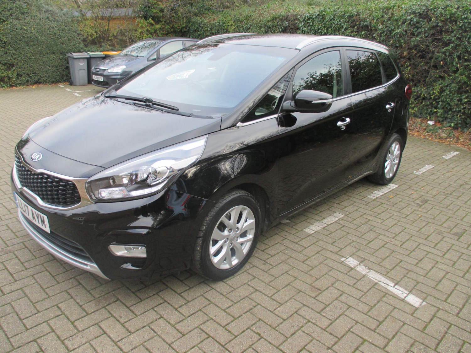 Used Kia Carens 2017 for sale - 76657048: Photo 2