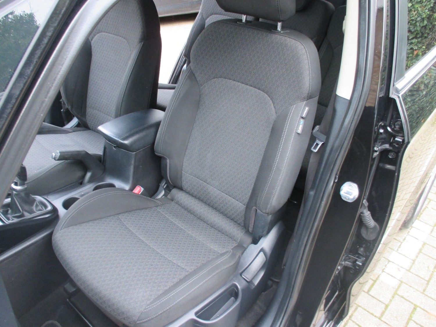 Used Kia Carens 2017 for sale - 76657048: Photo 24