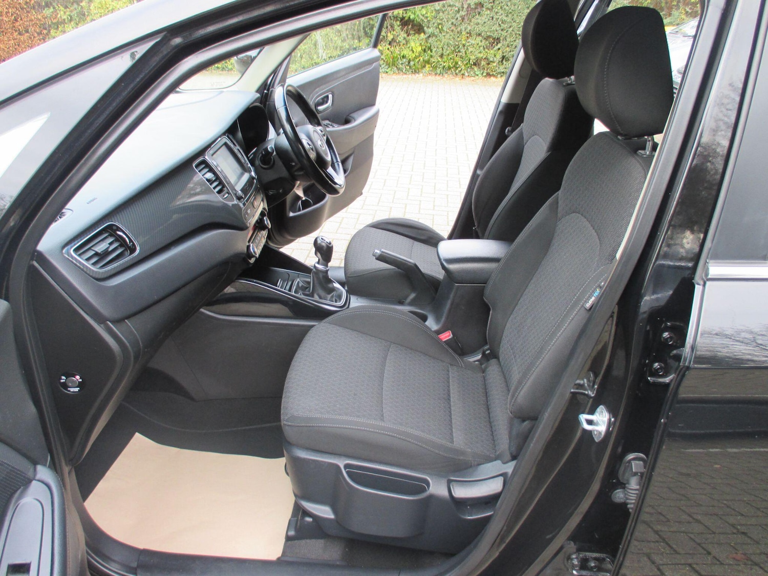 Used Kia Carens 2017 for sale - 76657048: Photo 25