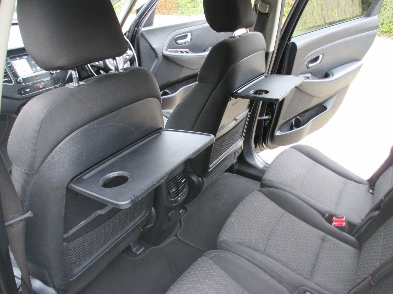 Used Kia Carens 2017 for sale - 76657048: Photo 30