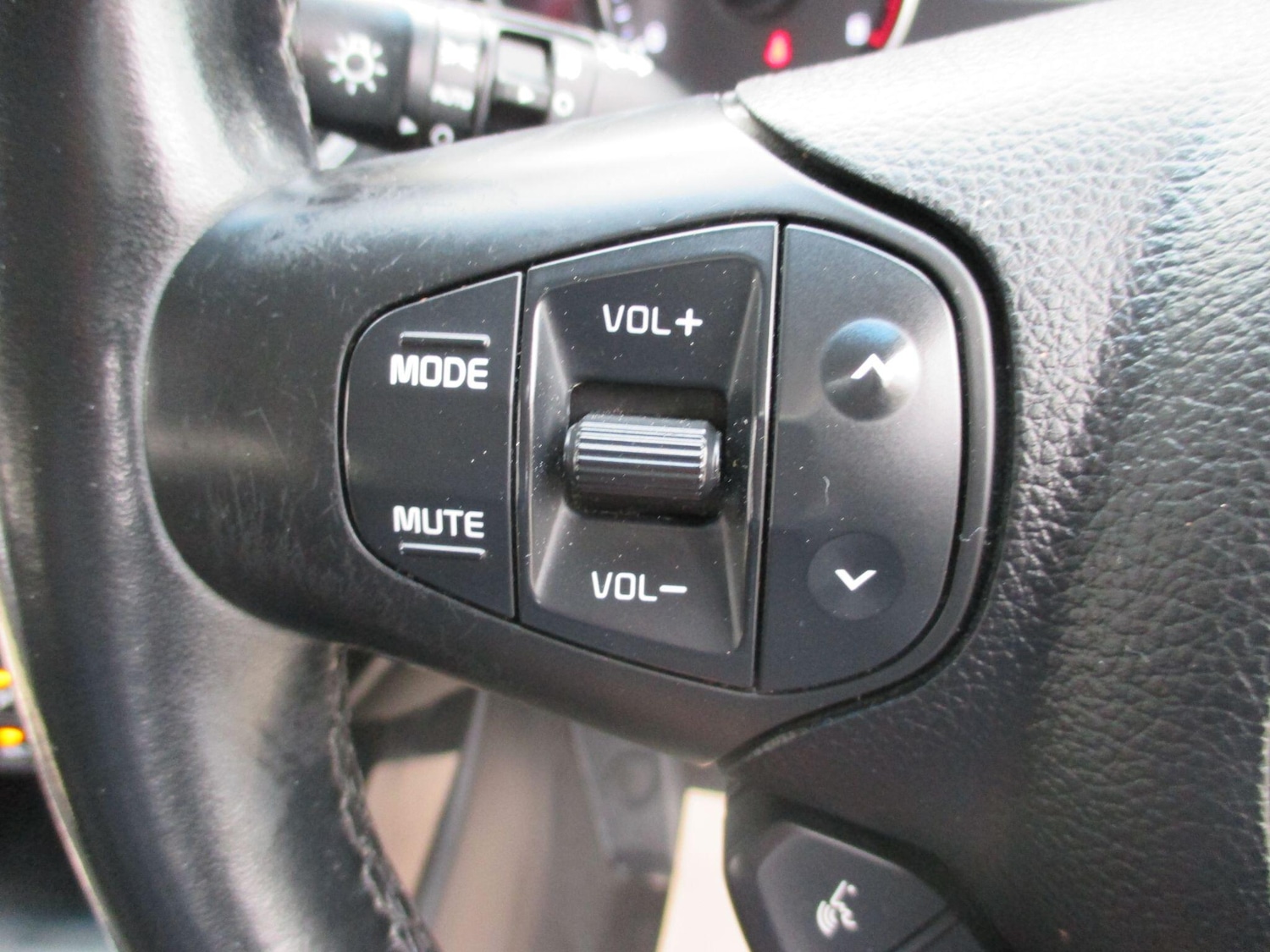 Used Kia Carens 2017 for sale - 76657048: Photo 39