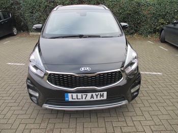 Used Kia Carens 2017 for sale - 76657048: Photo