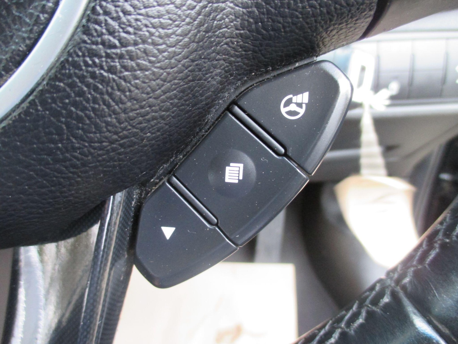 Used Kia Carens 2017 for sale - 76657048: Photo 41