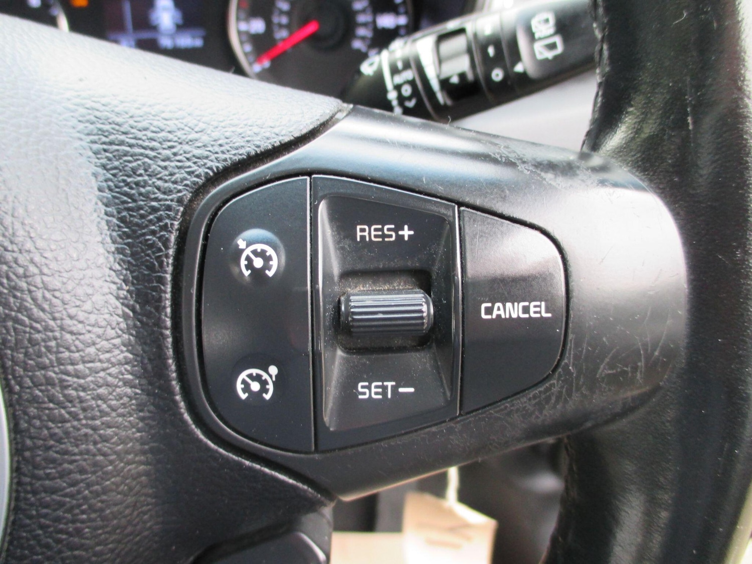 Used Kia Carens 2017 for sale - 76657048: Photo 42