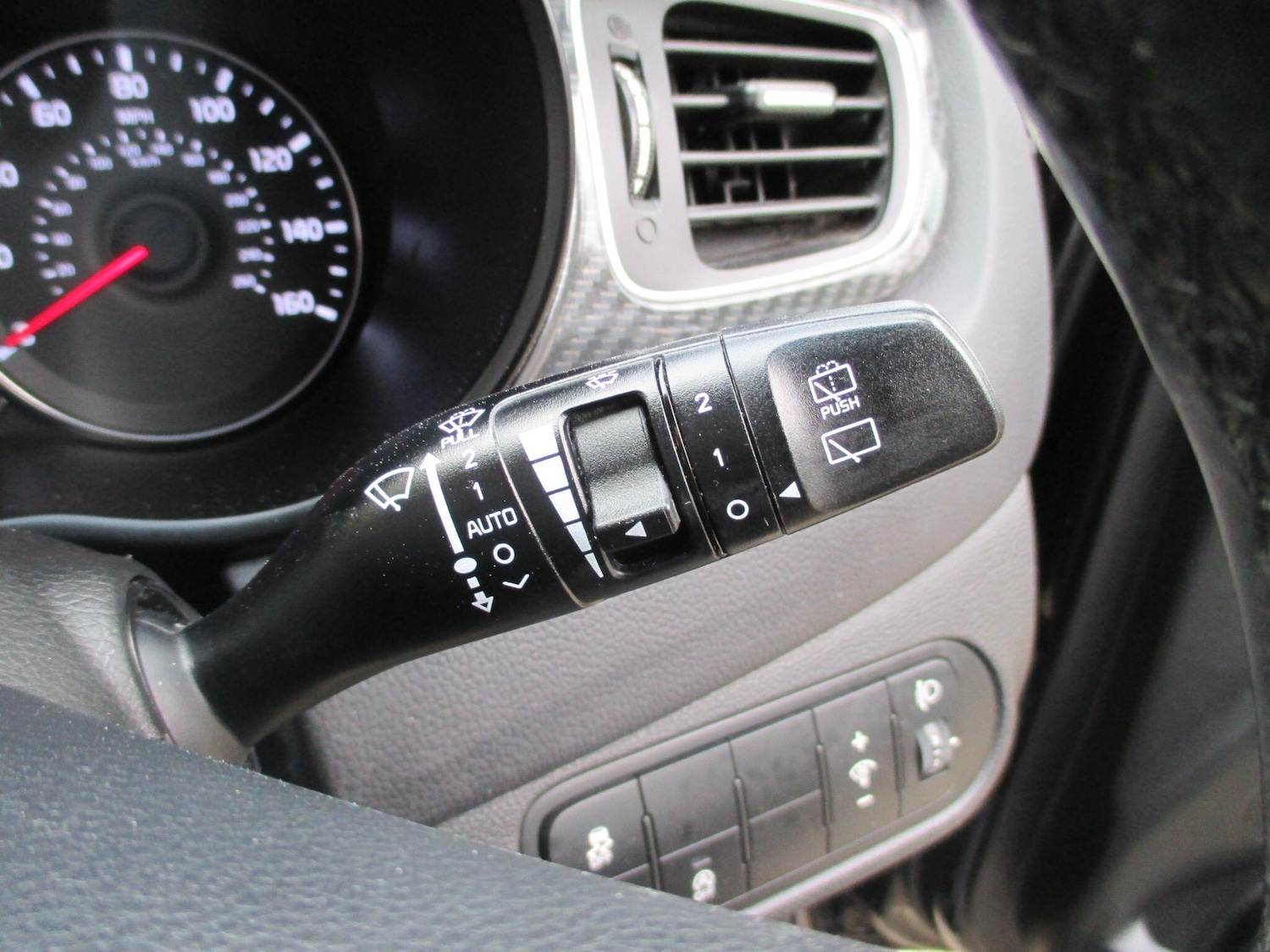 Used Kia Carens 2017 for sale - 76657048: Photo 44