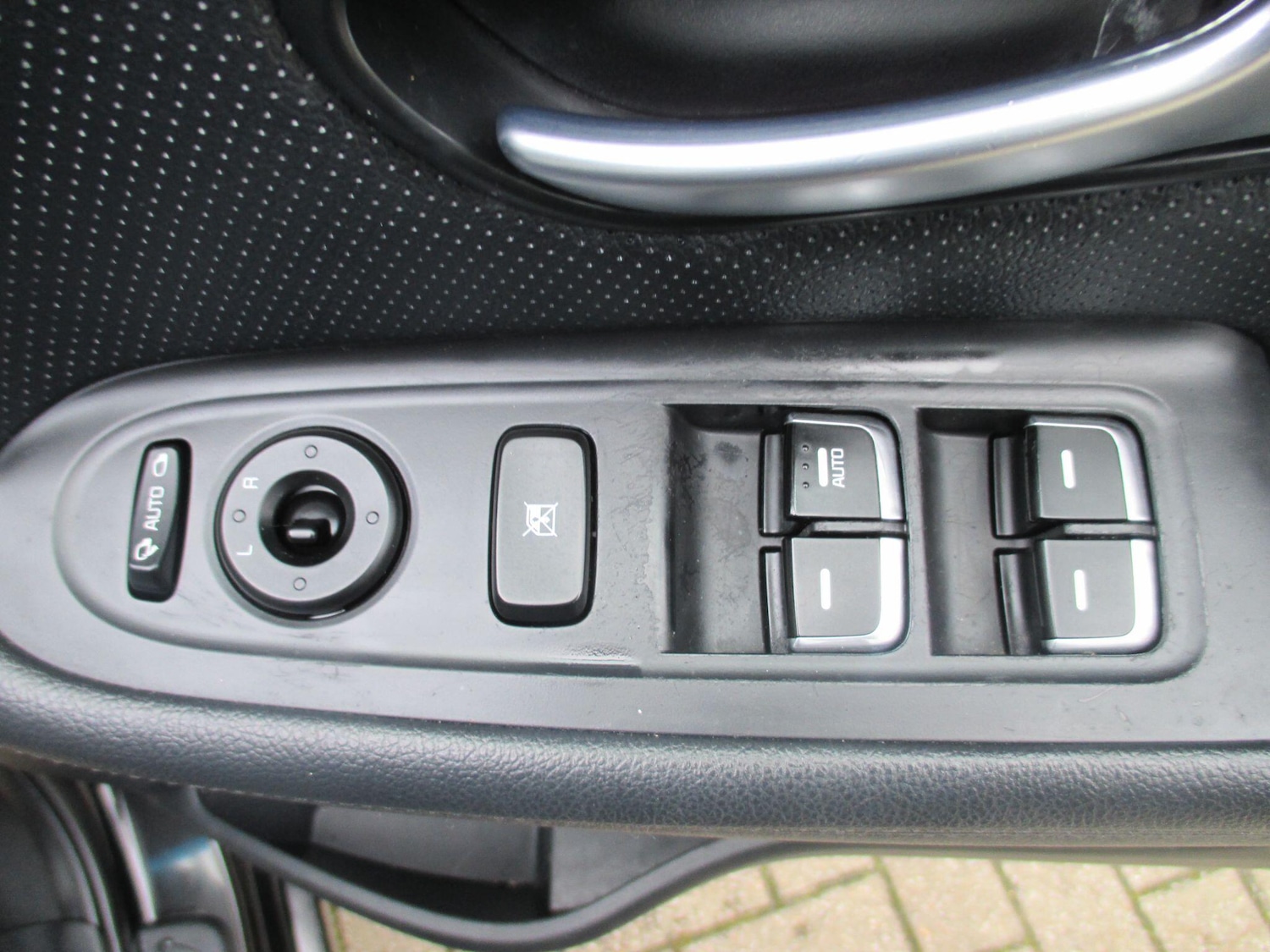 Used Kia Carens 2017 for sale - 76657048: Photo 50