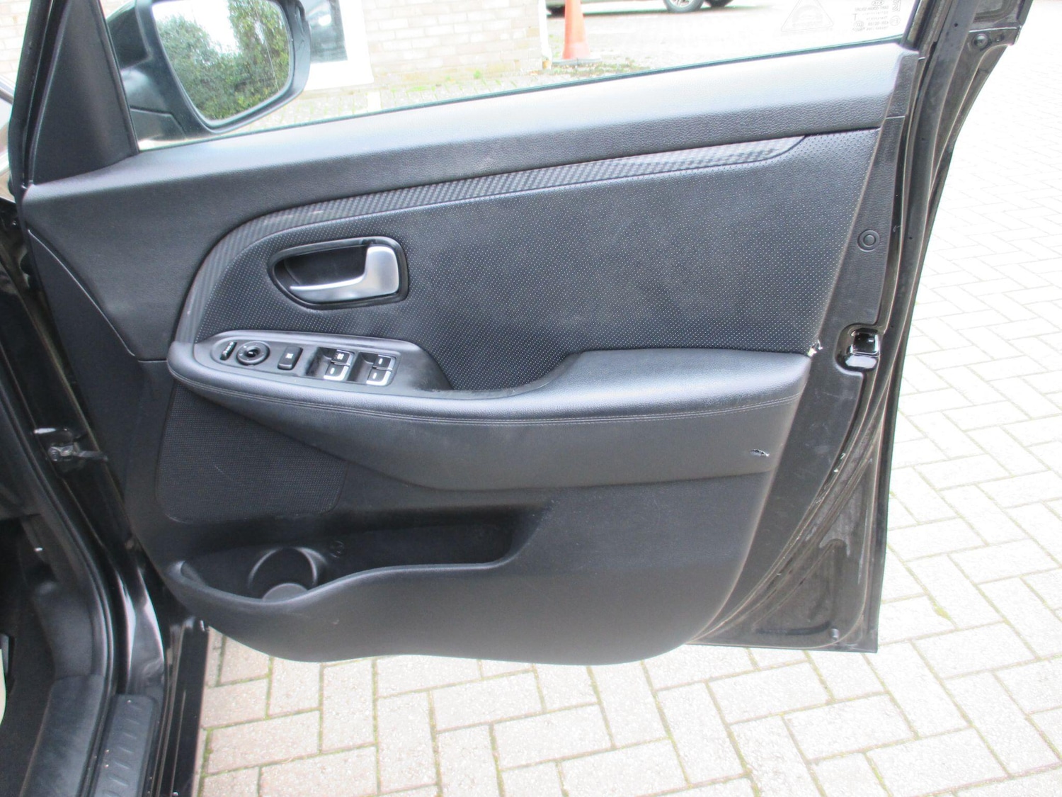 Used Kia Carens 2017 for sale - 76657048: Photo 51