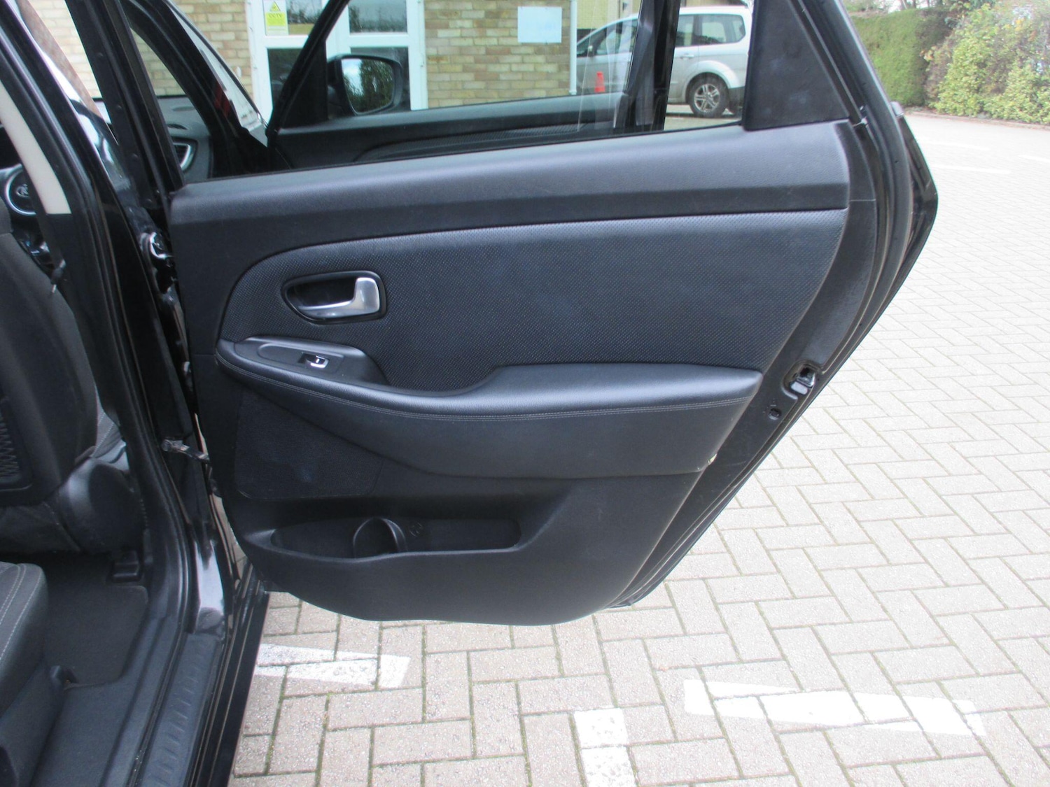 Used Kia Carens 2017 for sale - 76657048: Photo 52