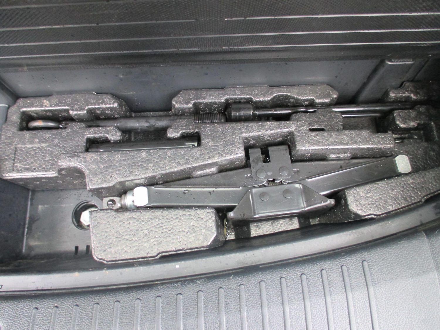 Used Kia Carens 2017 for sale - 76657048: Photo 55