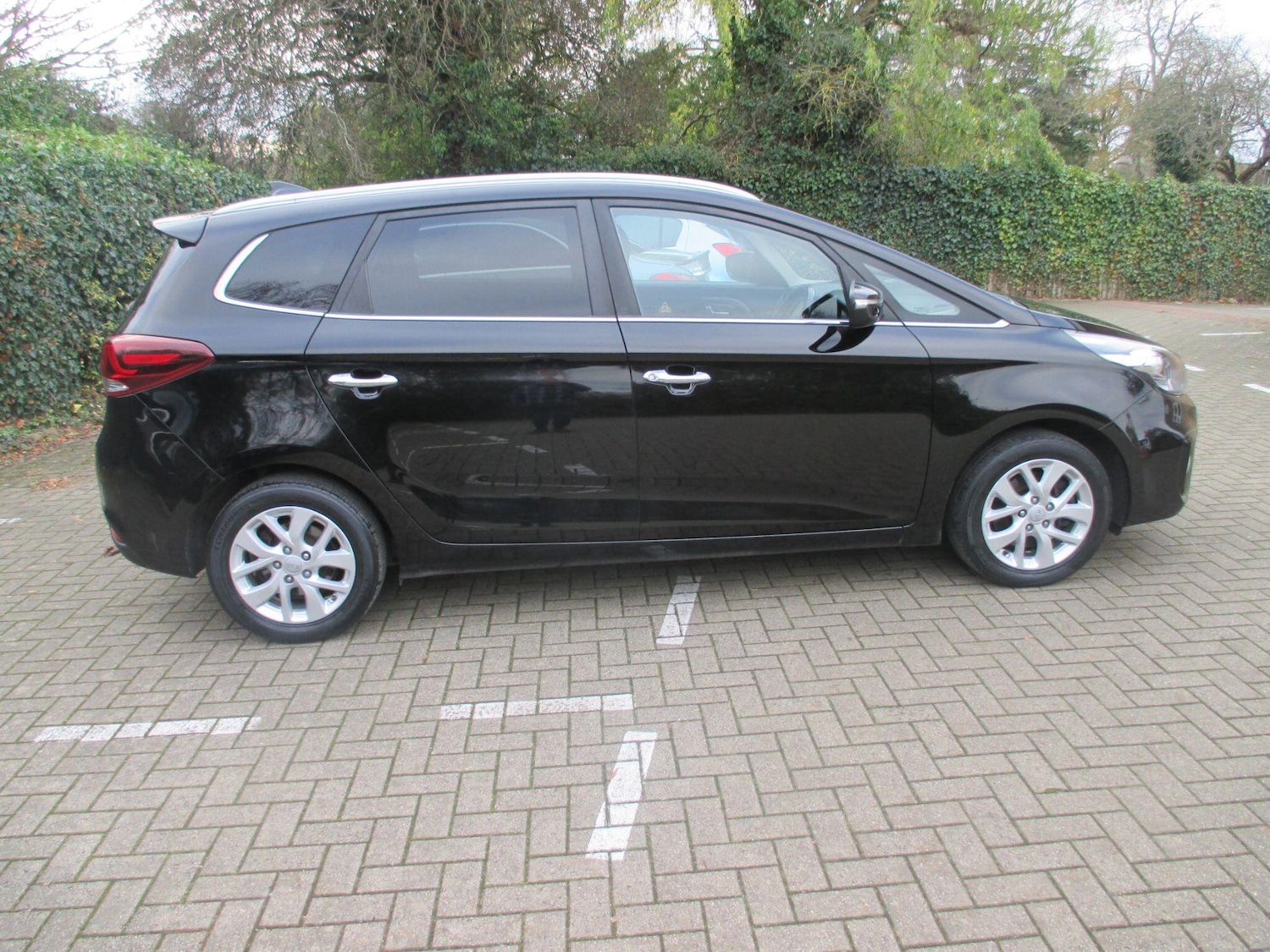 Used Kia Carens 2017 for sale - 76657048: Photo 6