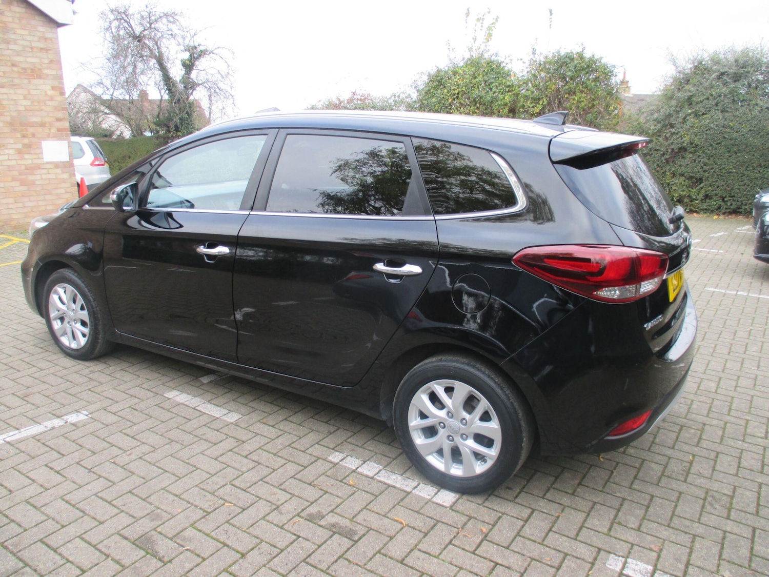 Used Kia Carens 2017 for sale - 76657048: Photo 8