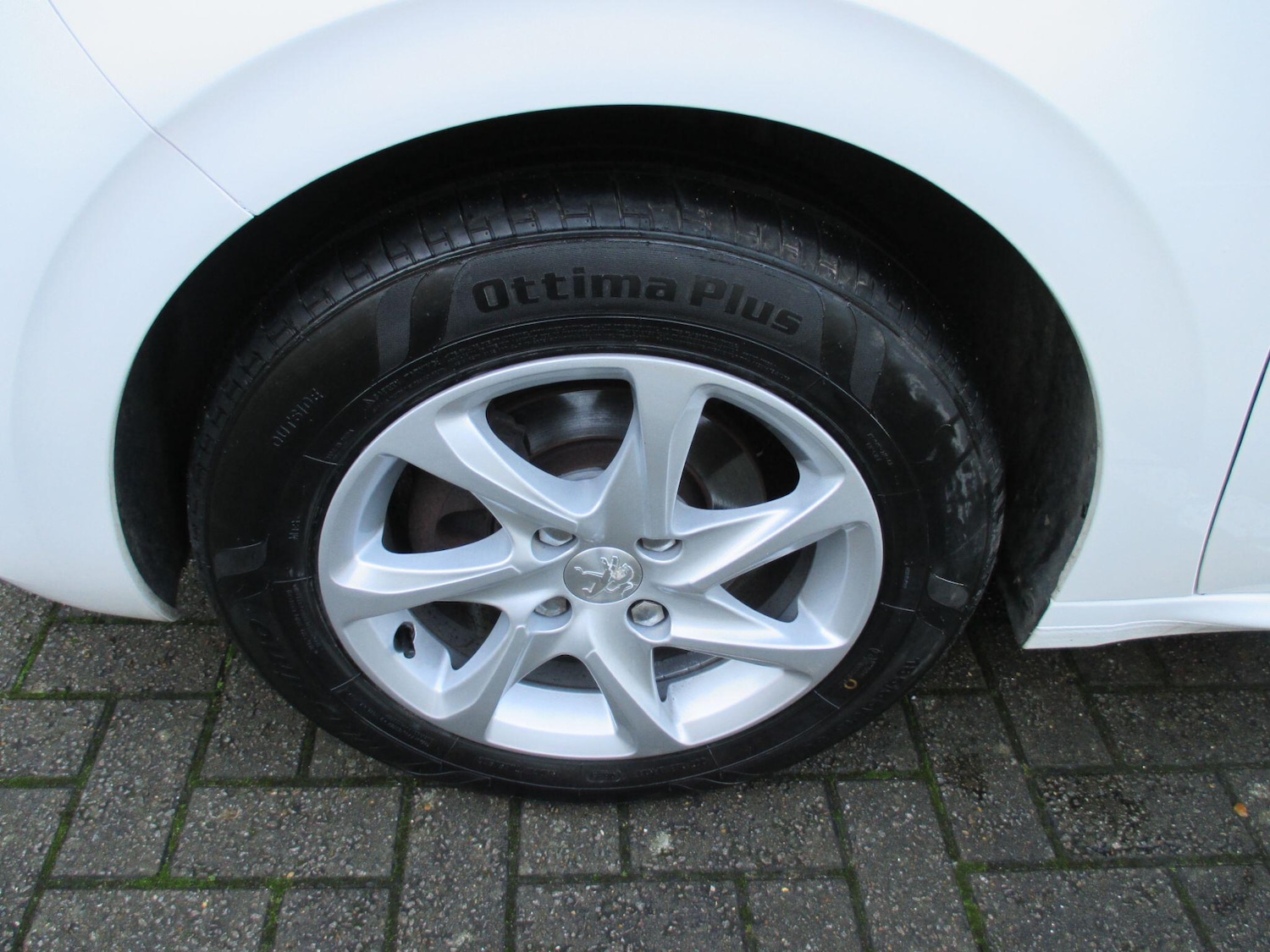 Used Peugeot 208 2015 for sale - 77020947: Photo 12