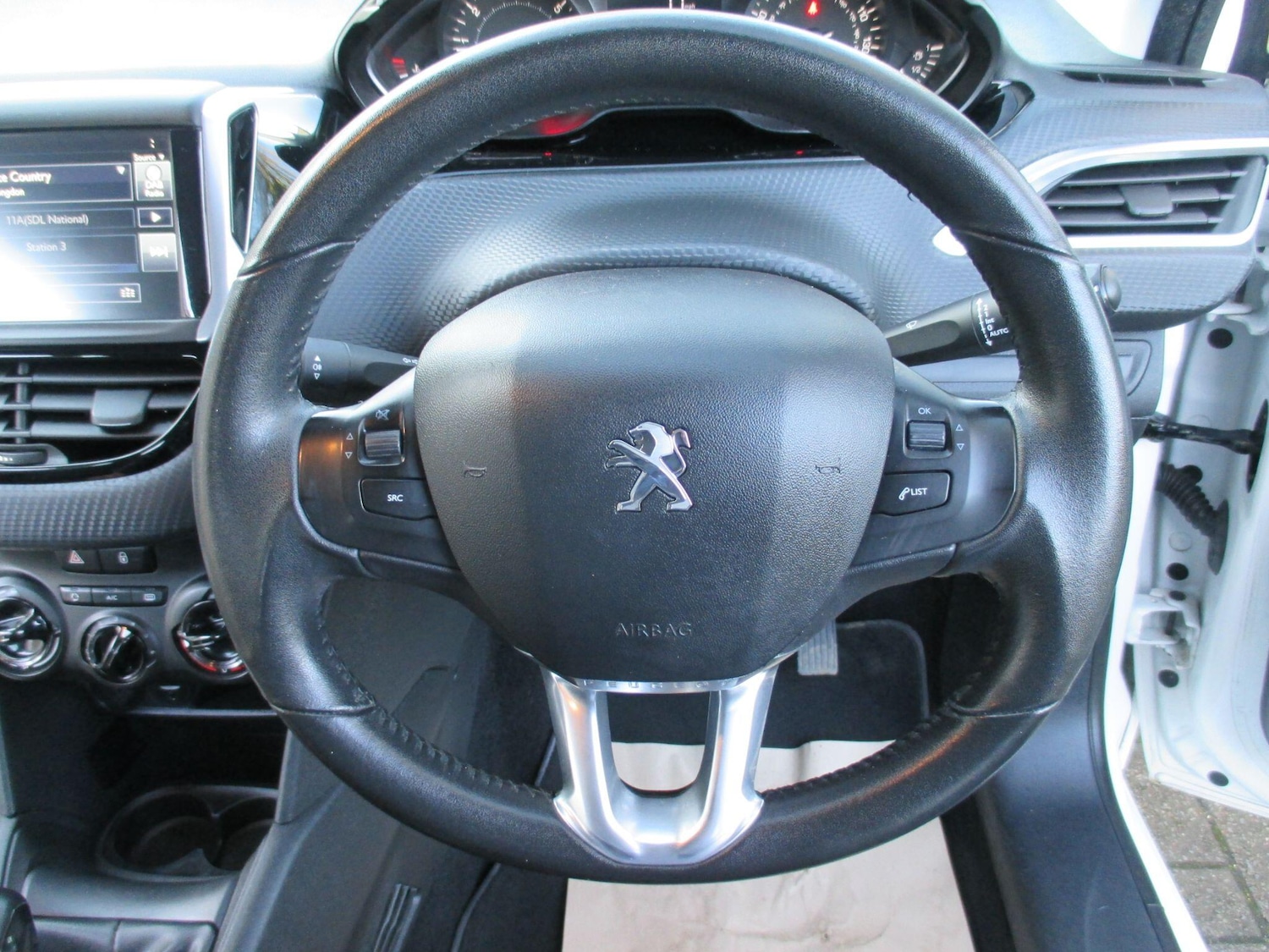 Used Peugeot 208 2015 for sale - 77020947: Photo 14