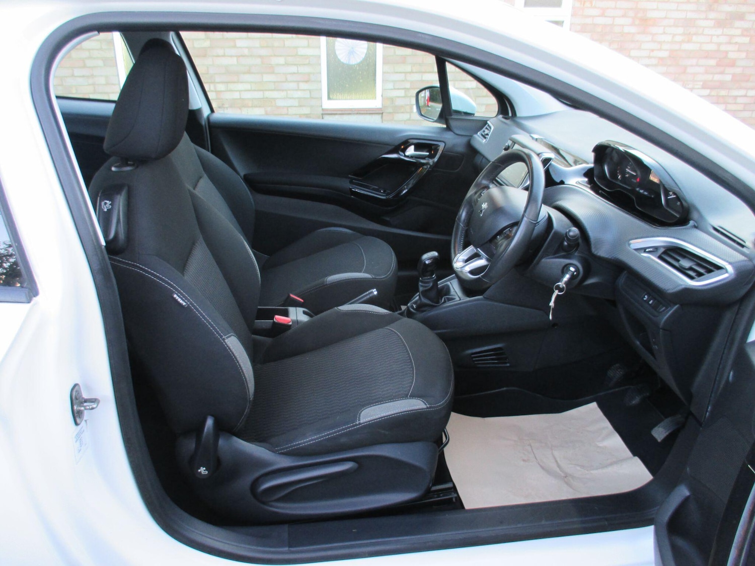 Used Peugeot 208 2015 for sale - 77020947: Photo 22