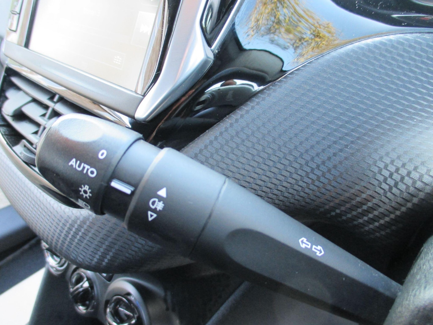 Used Peugeot 208 2015 for sale - 77020947: Photo 30