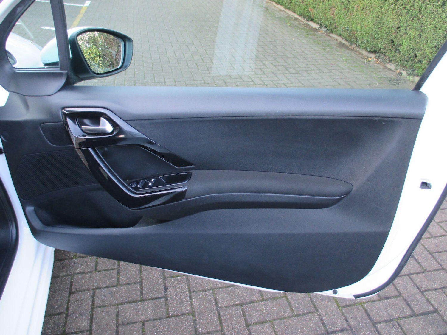 Used Peugeot 208 2015 for sale - 77020947: Photo 38