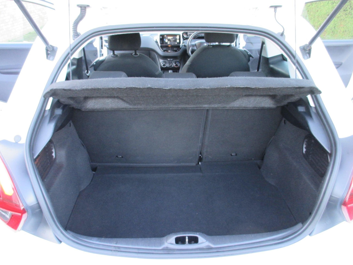 Used Peugeot 208 2015 for sale - 77020947: Photo 40