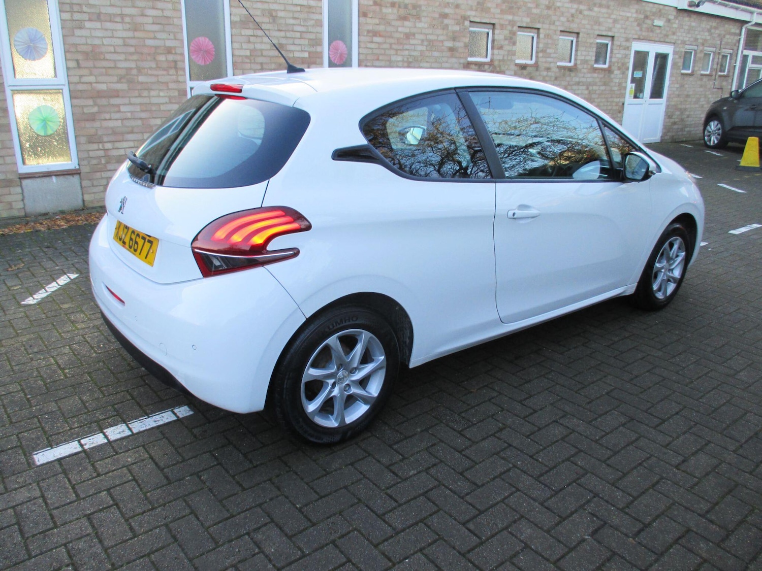 Used Peugeot 208 2015 for sale - 77020947: Photo 5
