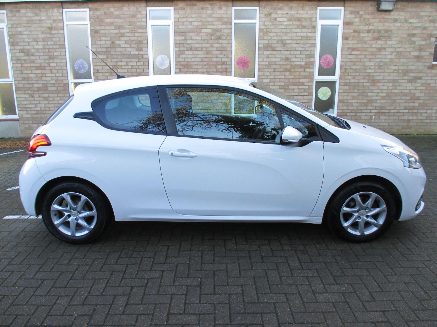 Used Peugeot 208 2015 for sale - 77020947: Photo 6