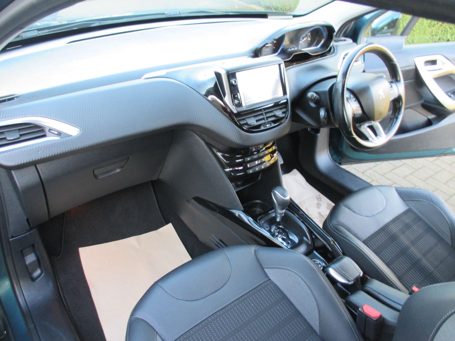 Used Peugeot 2008 2017 for sale - 76913904: Photo 11