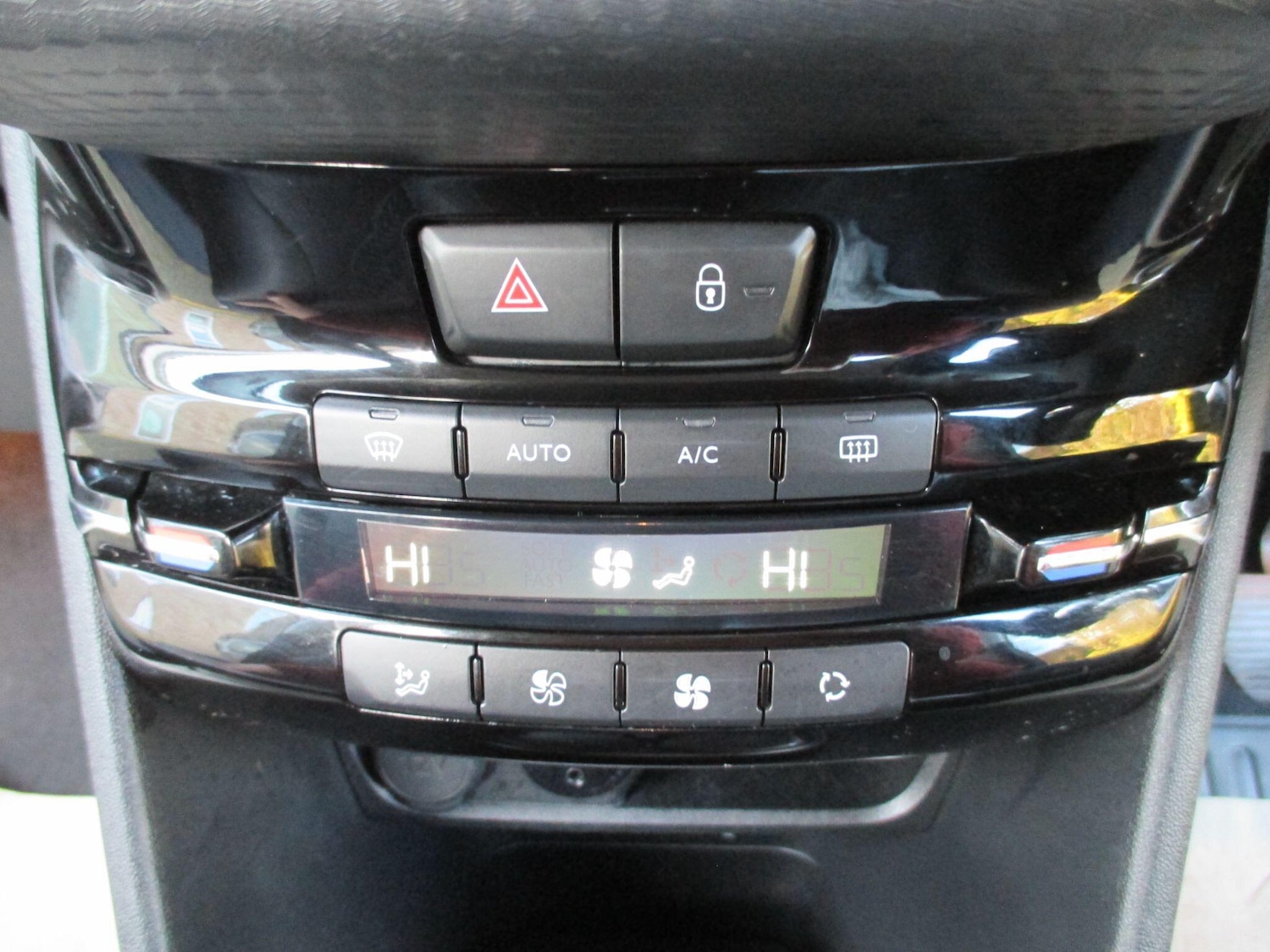 Used Peugeot 2008 2017 for sale - 76913904: Photo 14