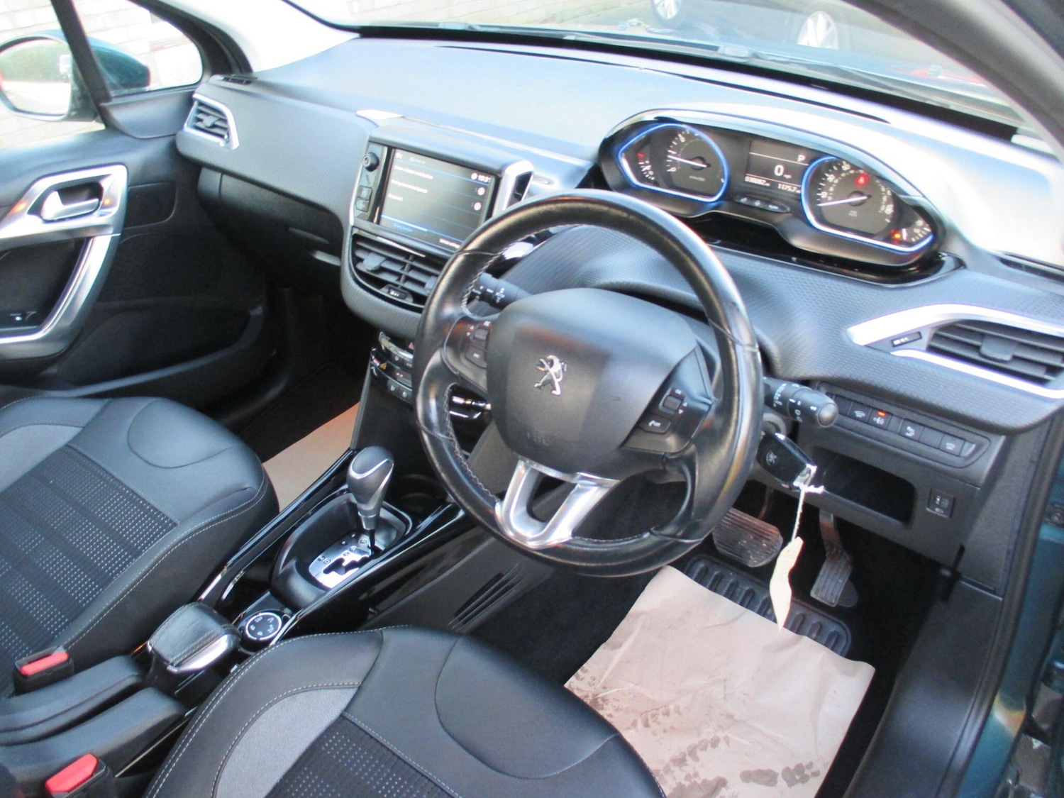 Used Peugeot 2008 2017 for sale - 76913904: Photo 18