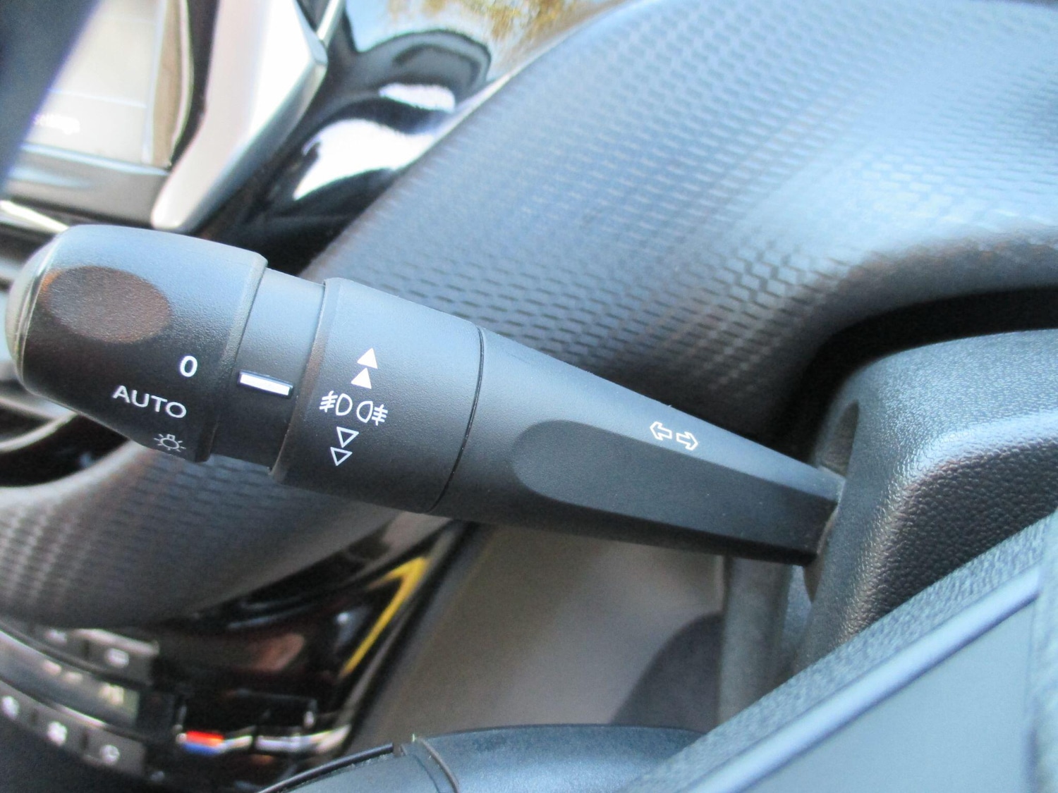 Used Peugeot 2008 2017 for sale - 76913904: Photo 27