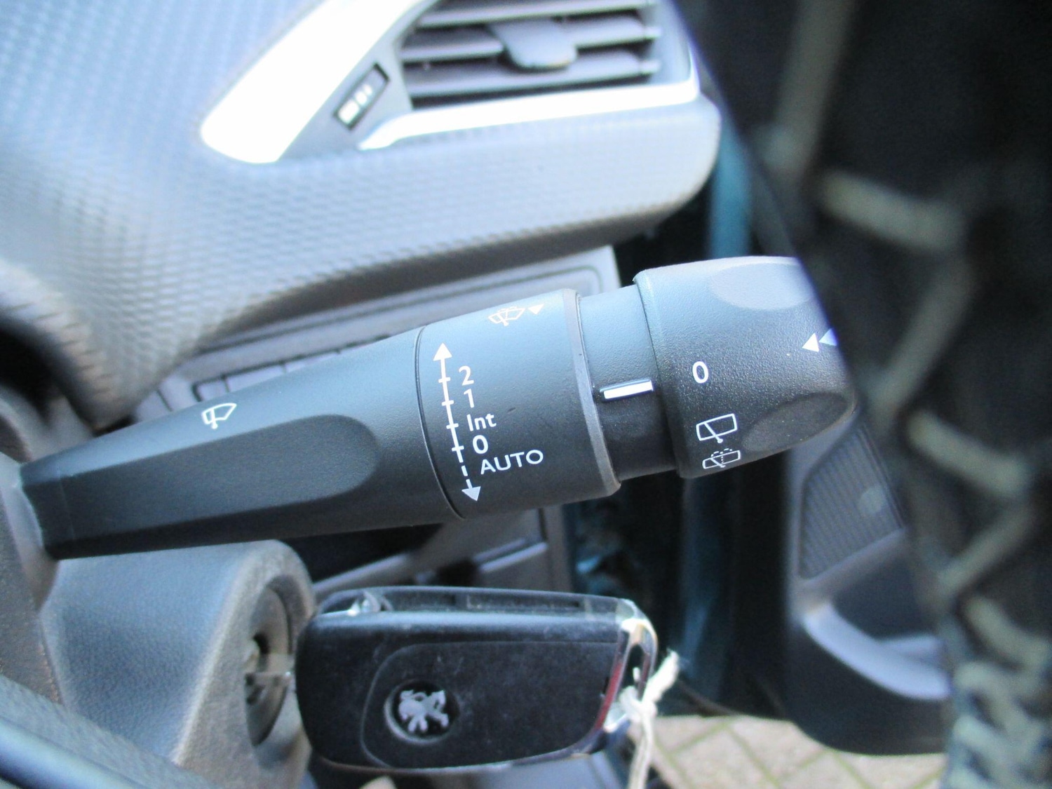 Used Peugeot 2008 2017 for sale - 76913904: Photo 28