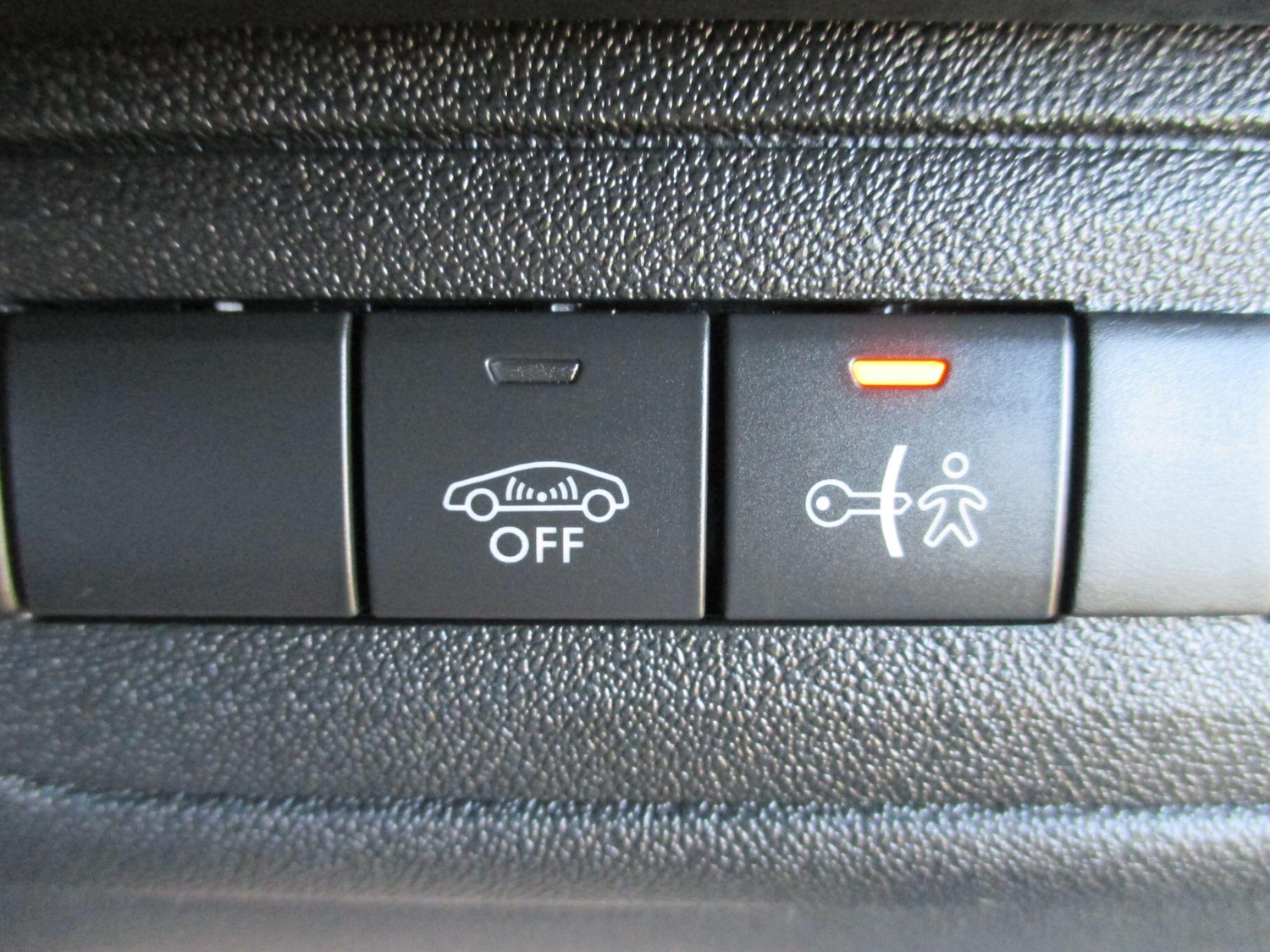 Used Peugeot 2008 2017 for sale - 76913904: Photo 30