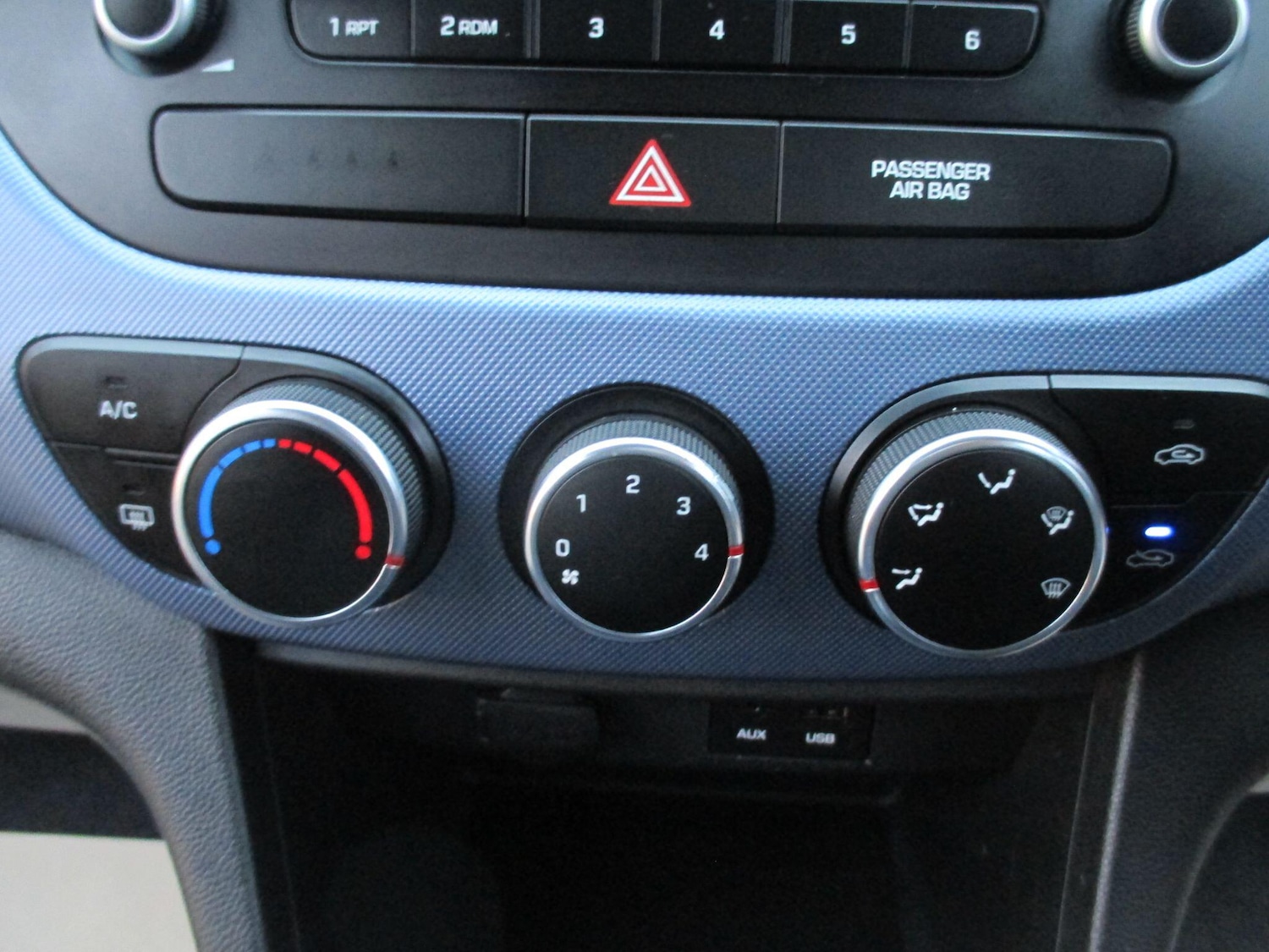 Used Hyundai i10 2014 for sale - 77084419: Photo 18