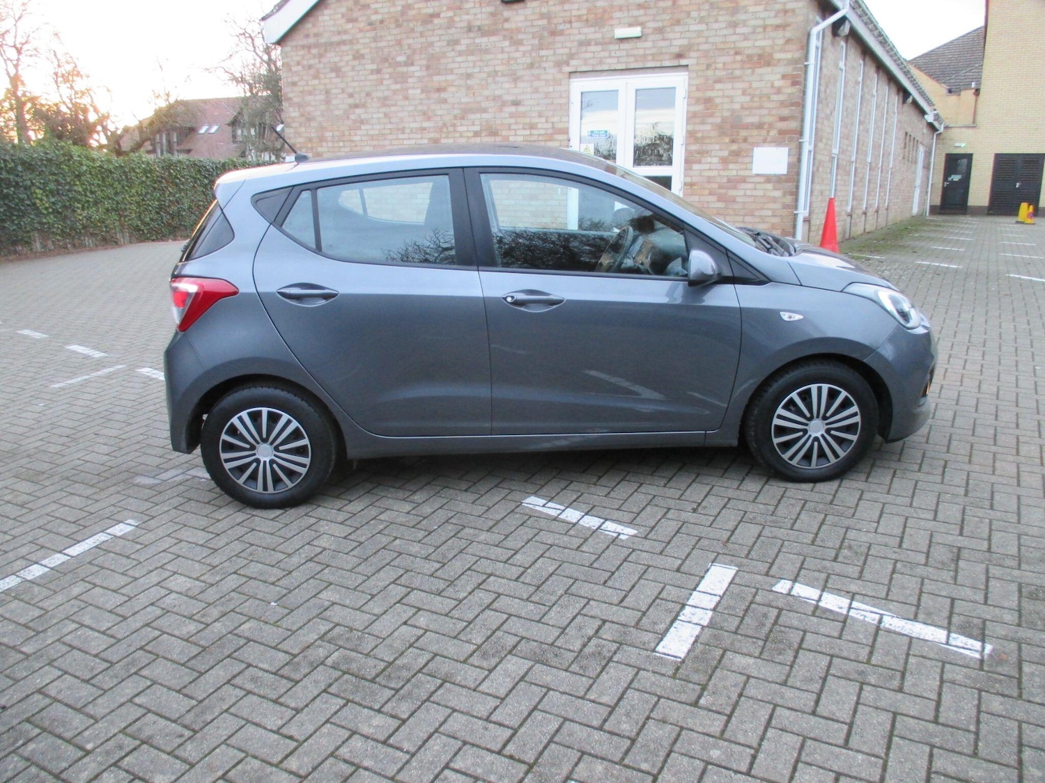 Used Hyundai i10 2014 for sale - 77084419: Photo 6